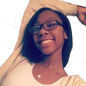 Meet your Posher, Shana